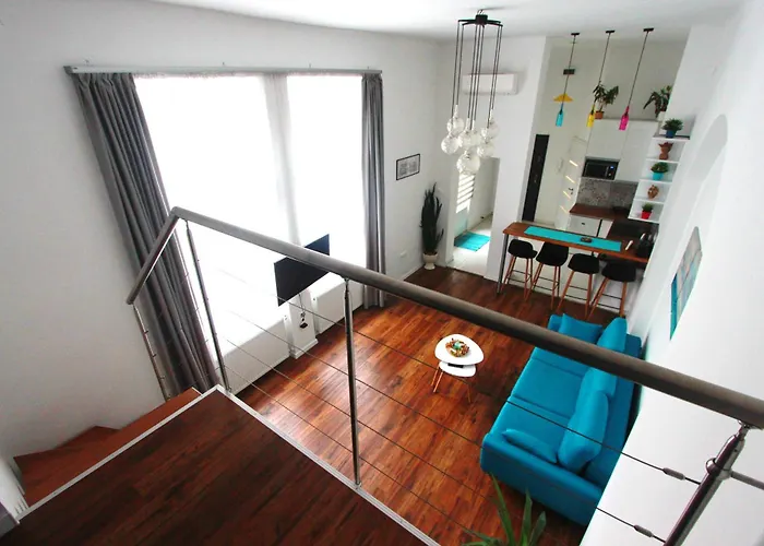 Stylish In Downtown *