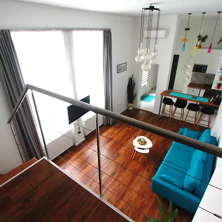 Stylish In Downtown *