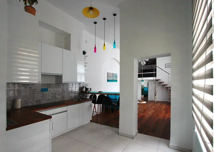 Stylish In Downtown Apartment *